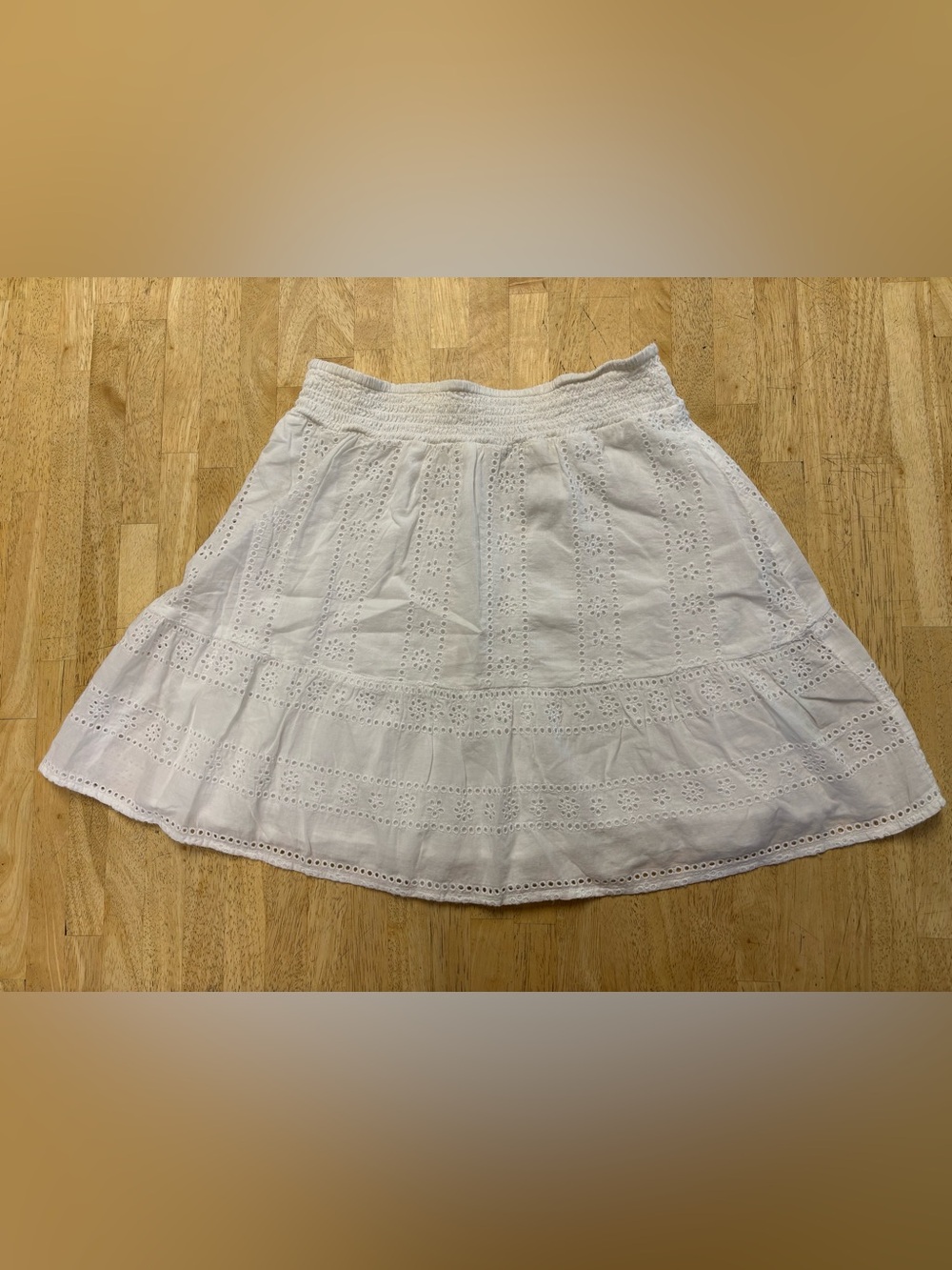 American Eagle Outfitters White Eyelet Tiered Mini Skirt w/Smocked Waistband